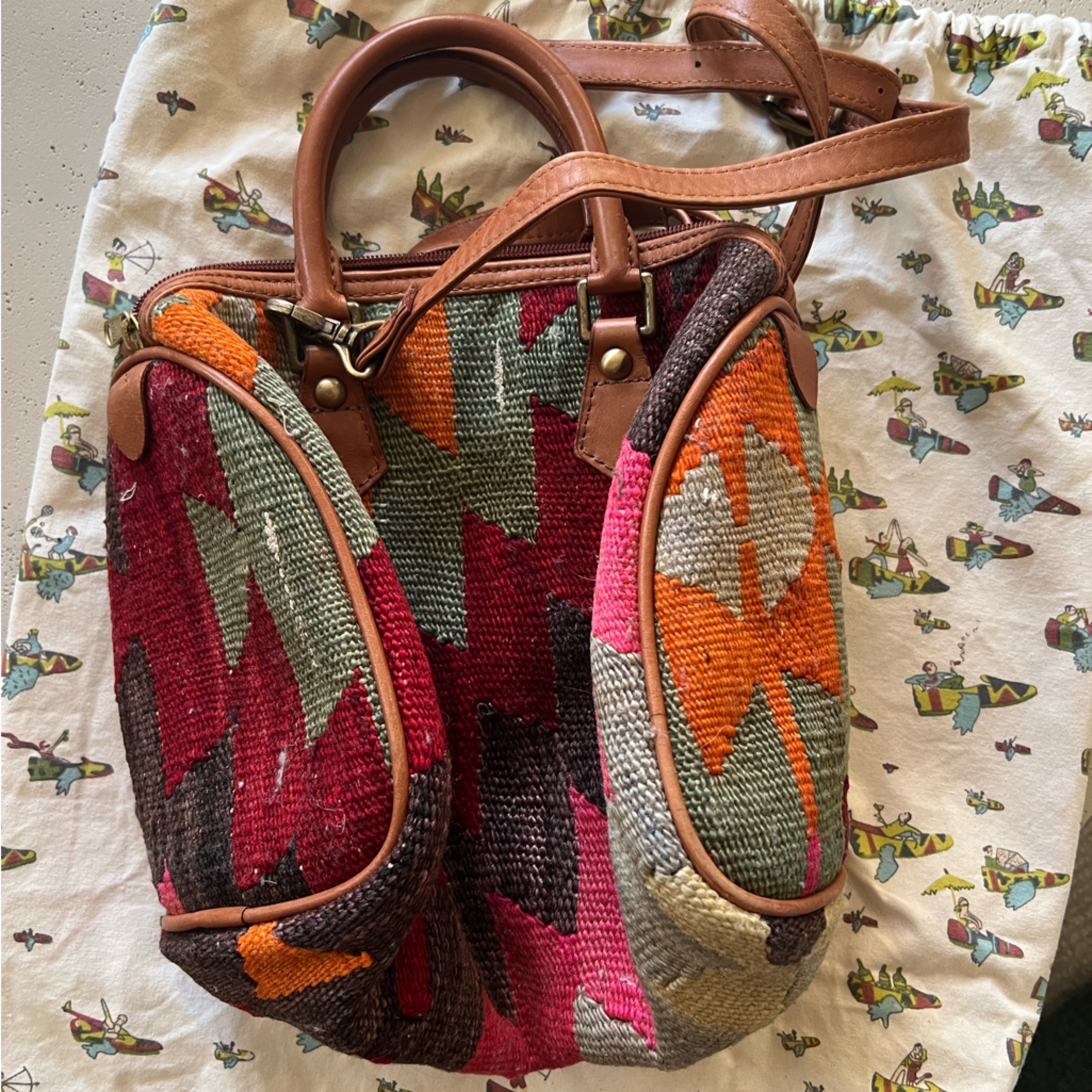 Artemis Design Co. Baby Duffle Carpet Bag, Excellent Condition!